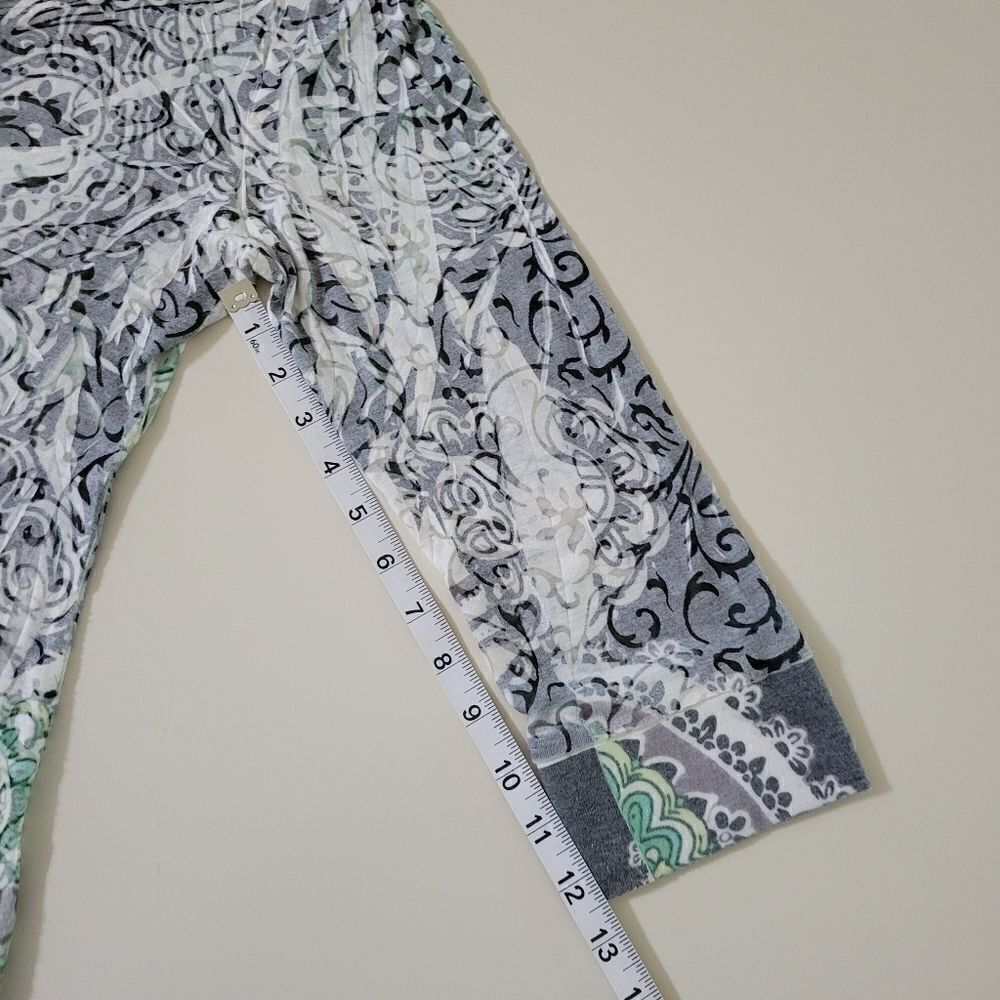 Cubism Women's V-neck Abstract Pattern Top - Picture 6 of 9
